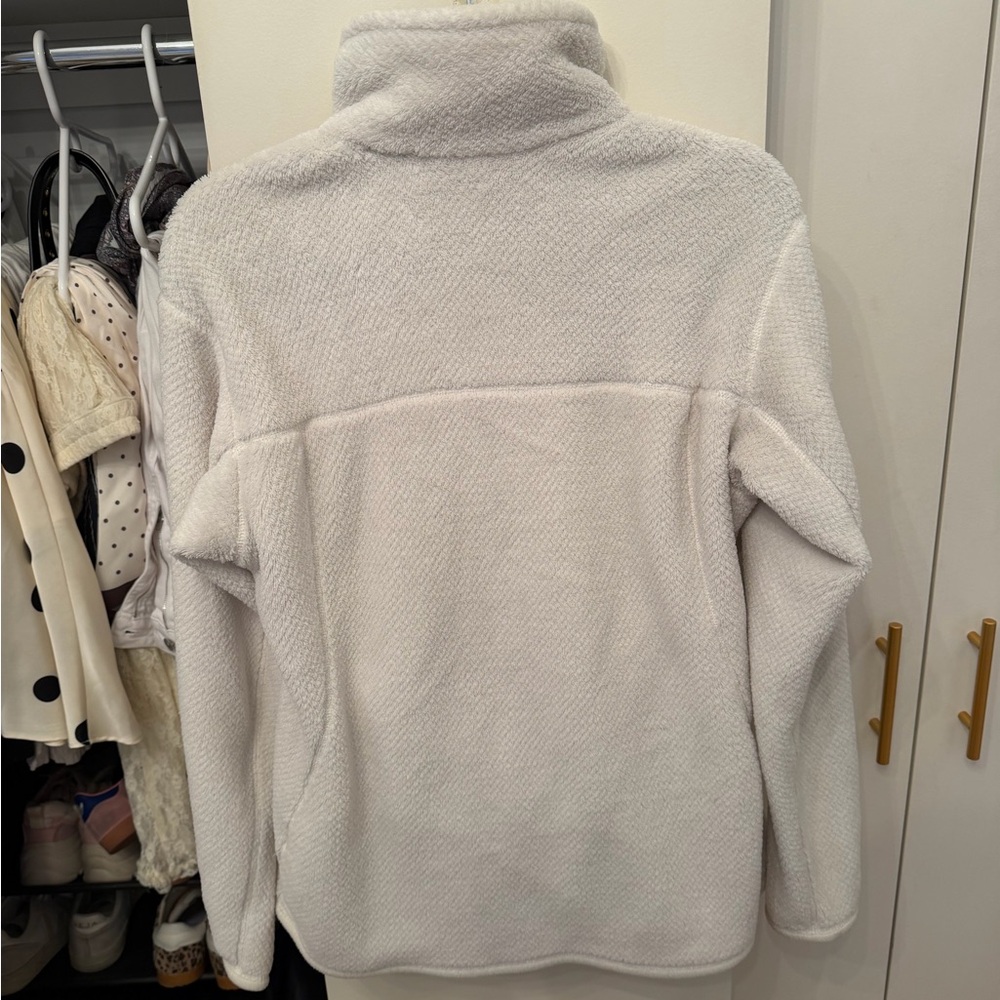 Patagonia White Fleece Pullover Sweatshirt - Picture 4 of 5
